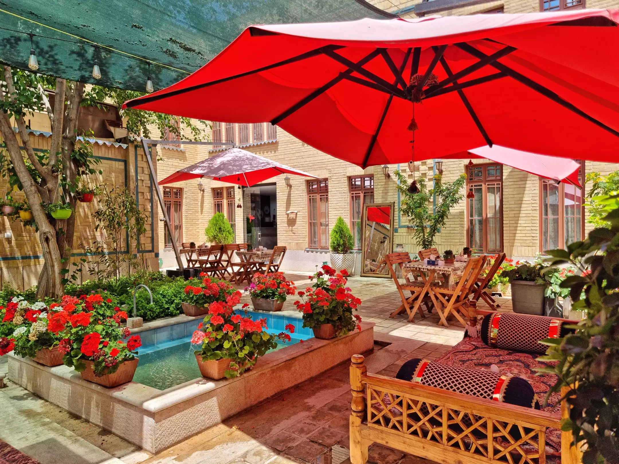 Alibaba https://cdn.alibaba.ir/ostorage/hotel-accommodation-images/681f526919aa61e2a799b616_حیاط (5).webp